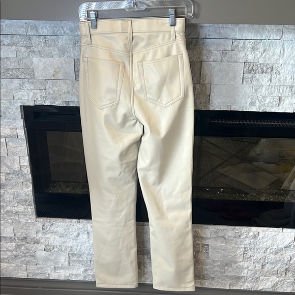 NWT Abercrombie & Fitch Cream 90s Straight Leg High Rise Vegan Leather 2/26 - Picture 8 of 10